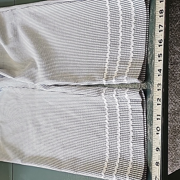 CHARTER CLUB, Y2K Womens Newport slim crop searsucker pants. Gray/white. SIZE 12 - Picture 7 of 15